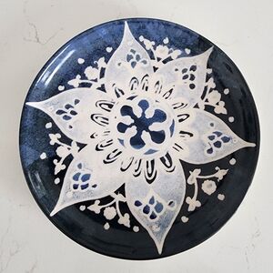 Like New! MatCeramica 8¾" Blue/Wht Salad Dessert Service Plate